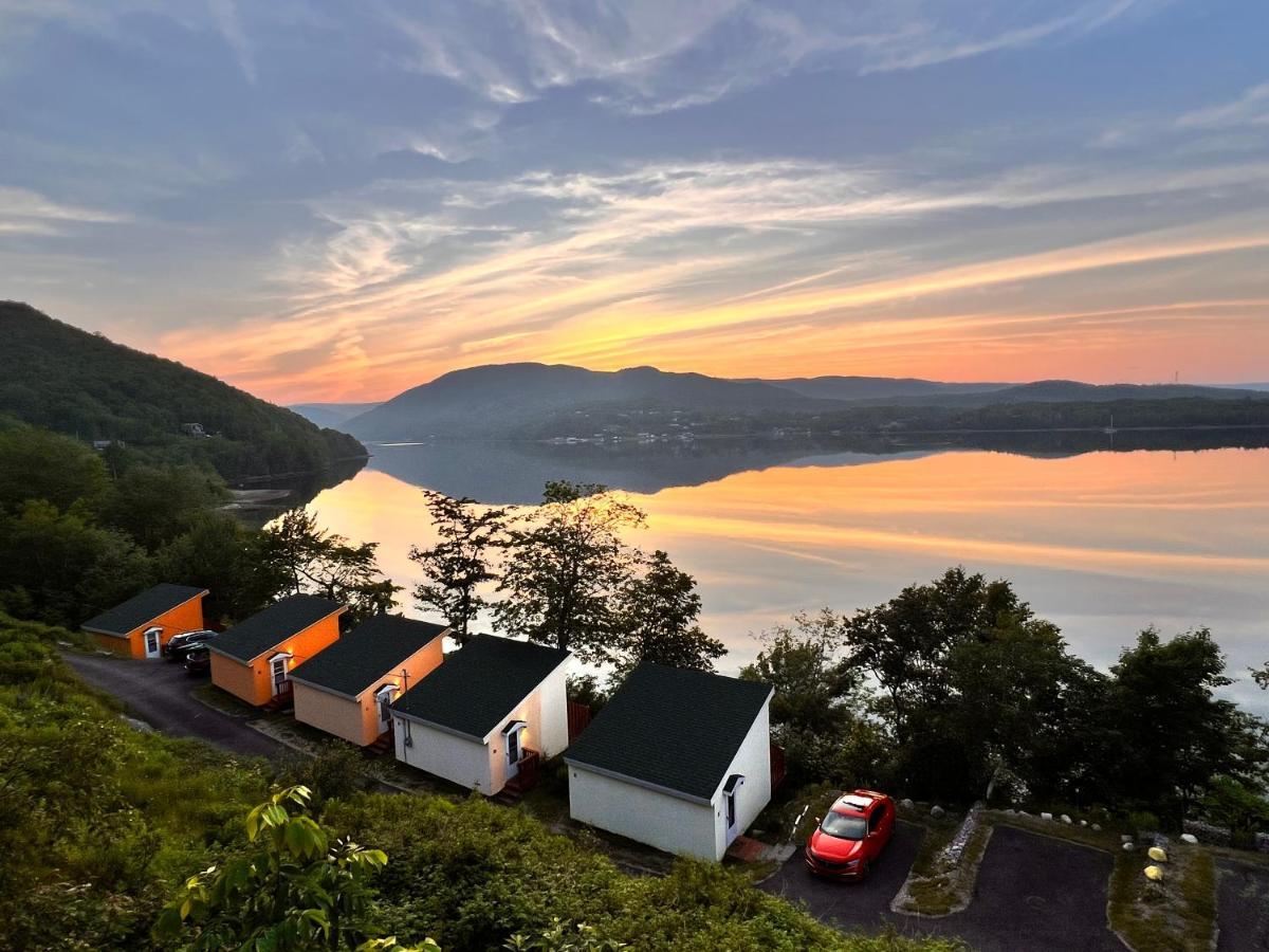 Knotty Pine Cottages, Suites & Motel Rooms Ingonish Exterior foto