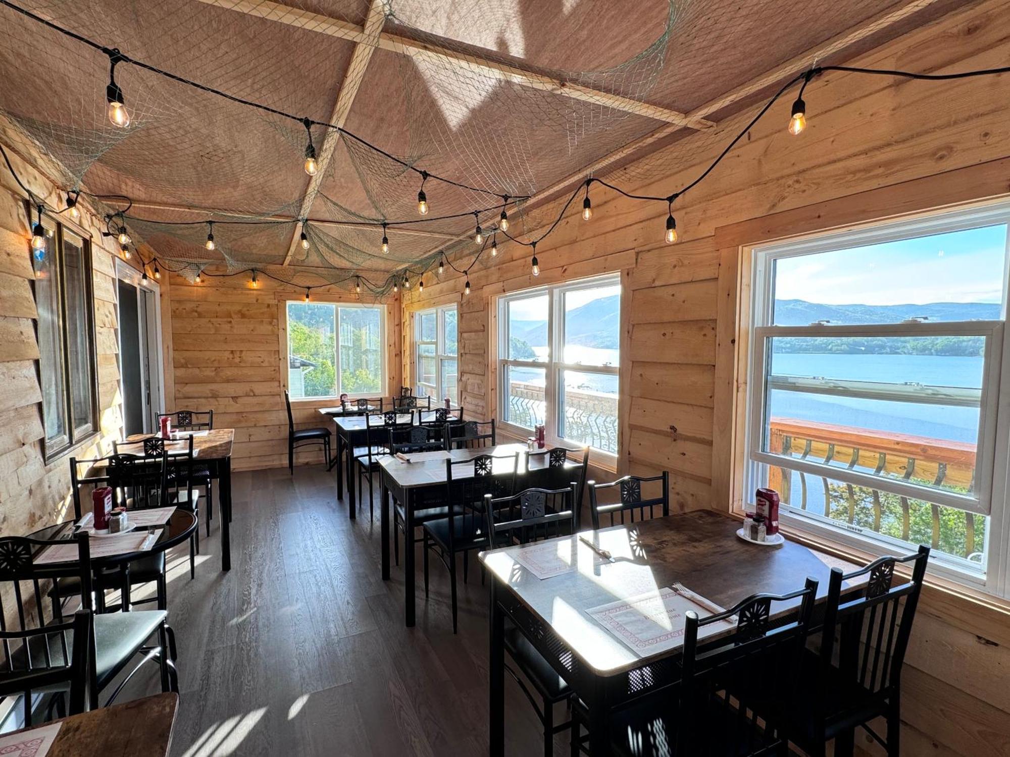 Knotty Pine Cottages, Suites & Motel Rooms Ingonish Exterior foto